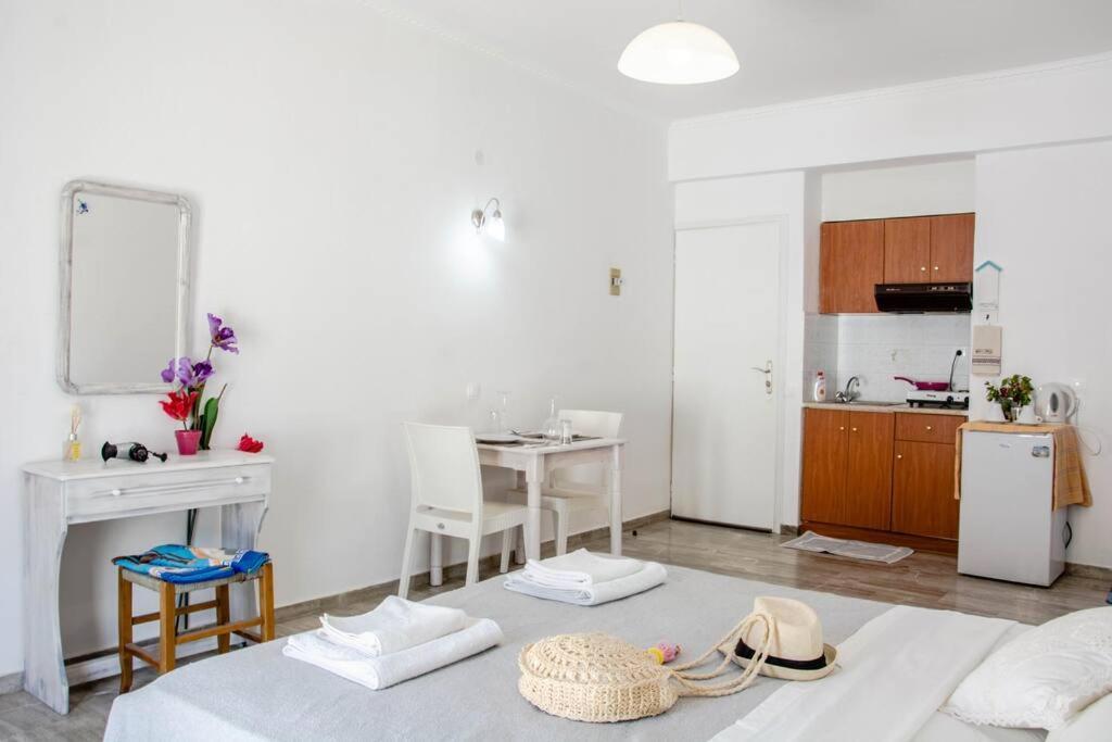 White Wave Studio 1 , 3Min Walk From Kamari Beach Zewnętrze zdjęcie